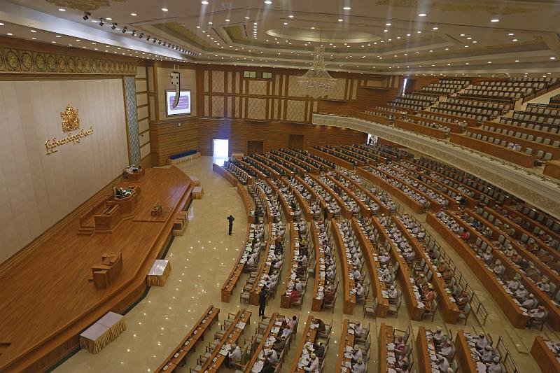 Burma III-124-Wikipedia-Commons-Lower-House.jpg - Lower Parliament House in the capital Nay Pyi Taw in 2013, Wikimedia Commons (Source: http://en.wikipedia.org/wiki/File:Myanmar-Lower-House-Parliament.jpg; accessed: 26.3.2014)